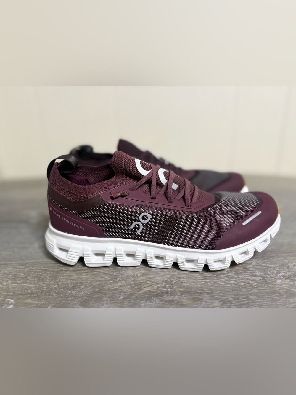 On Running Cloud 6 Versa Sneakers Ice Maroon Women's Size 8w